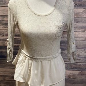 light quarter sleeve top